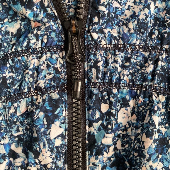 Lululemon Gather Me Slightly Jacket 
2017 Seawheeze Tofino Shells Multi Black 6 - Picture 6 of 11